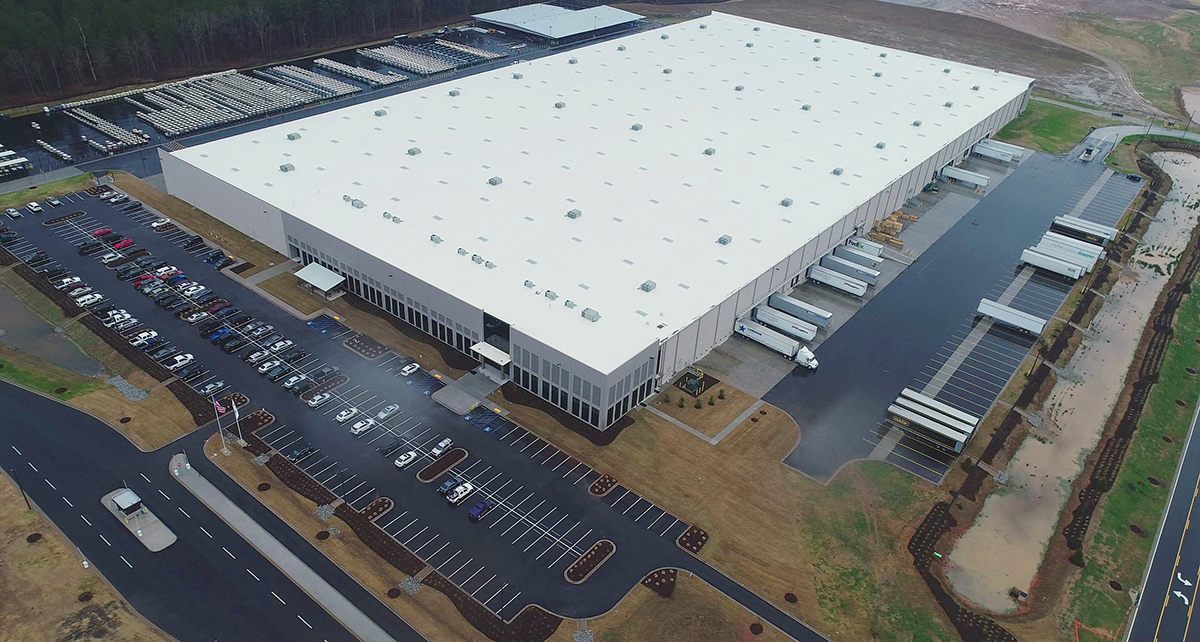 Aerial photo of a warehouse and surrounding parkinglot and truck courts