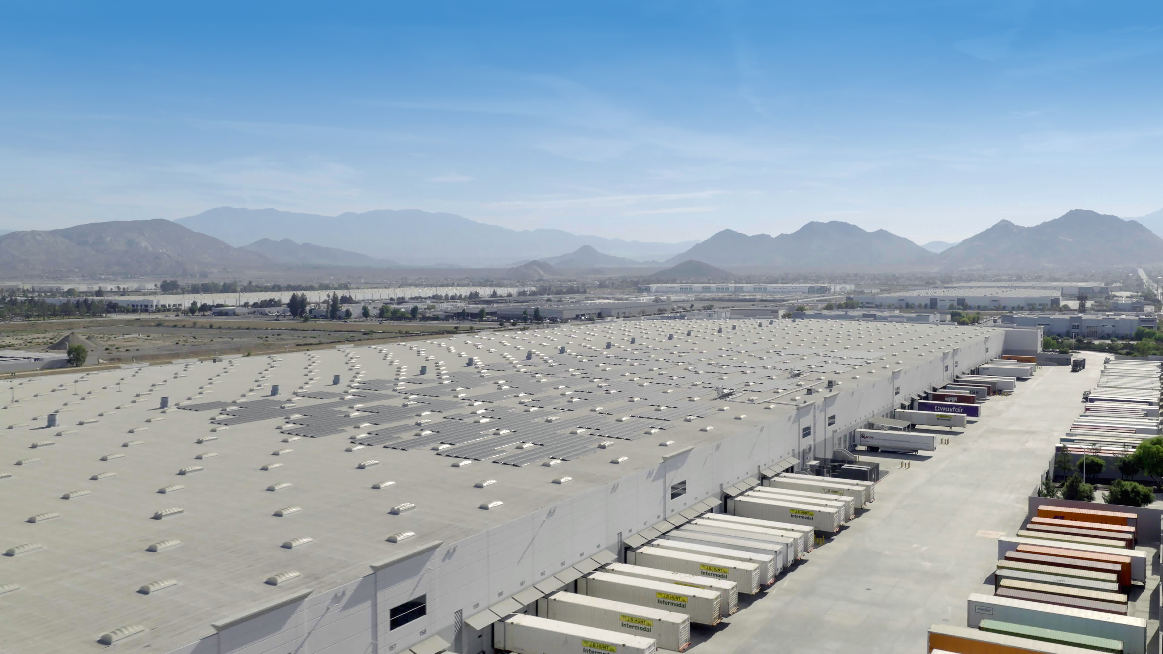 Aerial view of a warehouse with rooftop solar
