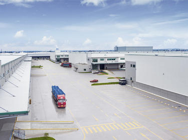 An exterior photo of the roads between warehouses at Prologis Hunnan, with tucks driving between them