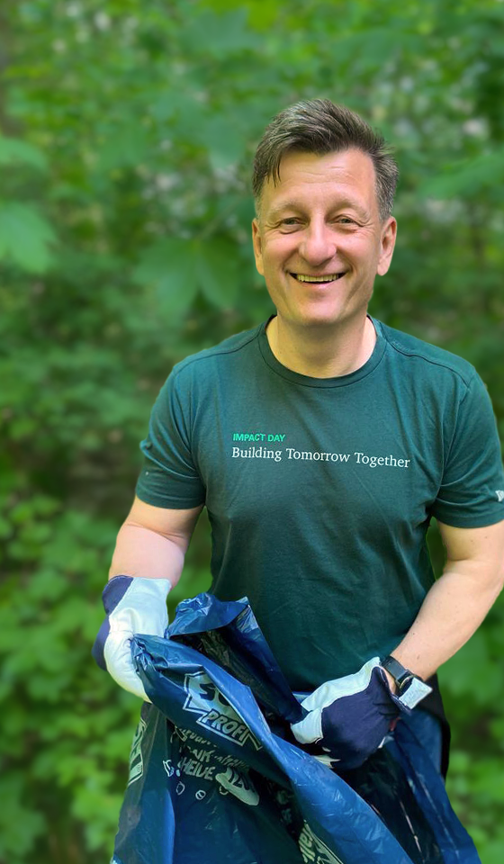 Prologis Employee smiling on IMPACT day Prologis Employee smiling on IMPACT day